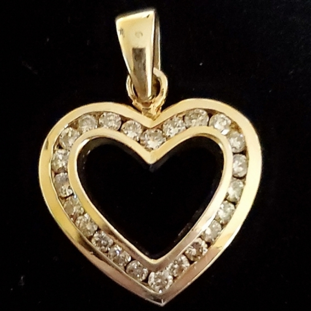 14kt Gold Diamond Heart Pendant